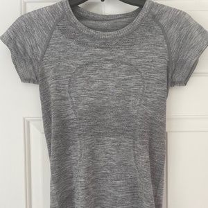 Lululemon Swiftly Tech Size 4 Short Sleeve Top
